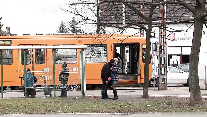 セレブカップルのホットなバレンタインデーキスセッション