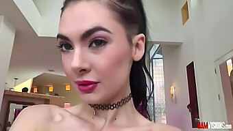 Teen Marley Brinx Benutzt Ein Sexspielzeug Zum Analen Vergnügen