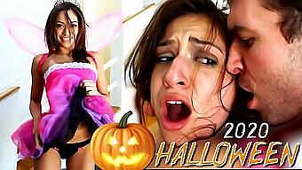 Hardcore-Prinzessin Wird An Halloween Grob Und Oral Behandelt